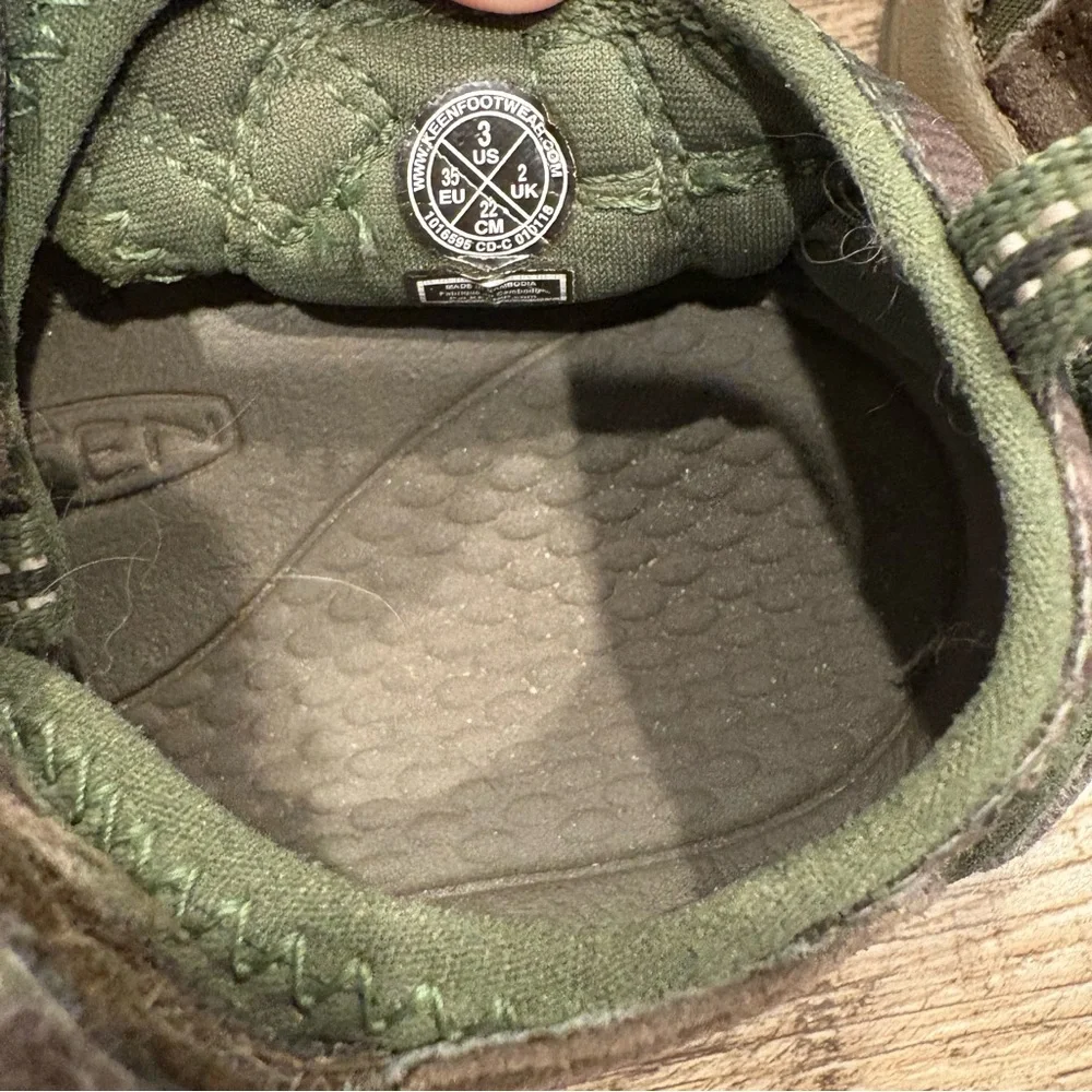 KEEN Youth Forest Camo Waterproof Outdoor Hiking Cage Sandals Sz 3